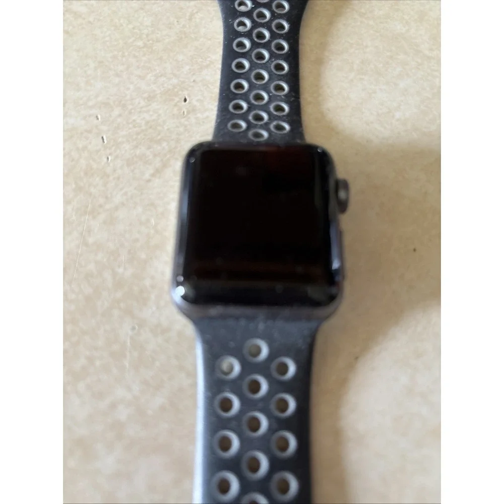 Apple Watch Series 3 38mm Gray Aluminum USED